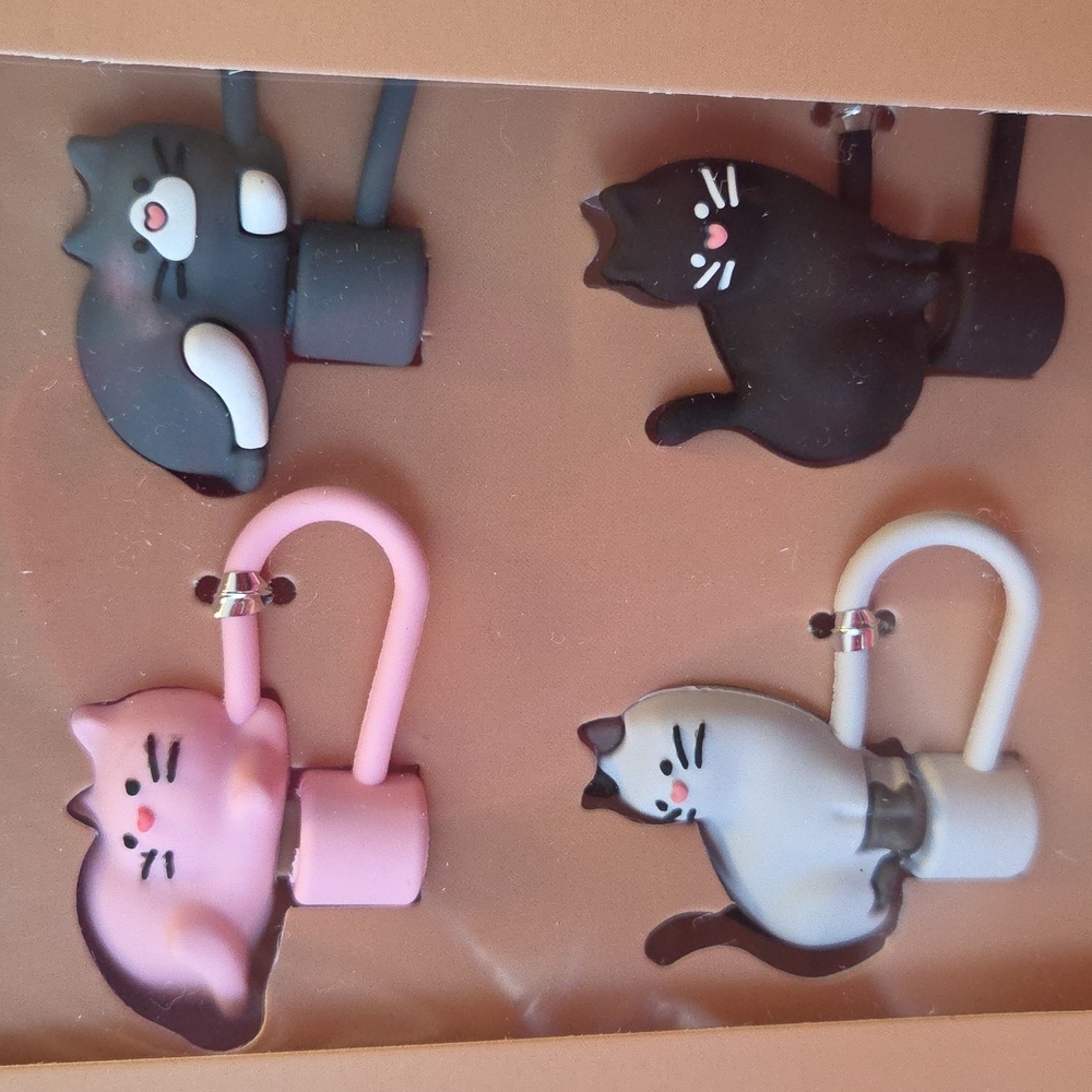 NWT Set Of 4 Cat Straw Toppers